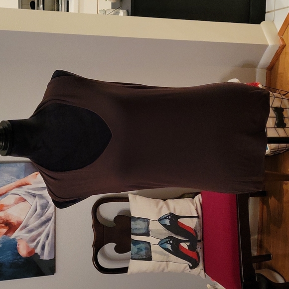 Brown form fitting sleeveless top - Picture 1 of 4